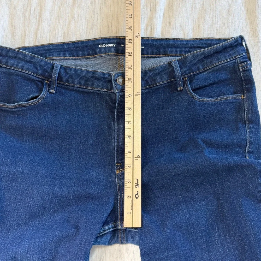Old Navy Women 18 Blue Wow Boot-Cut Mid-Rise Dark Wash Stretch Denim Jeans